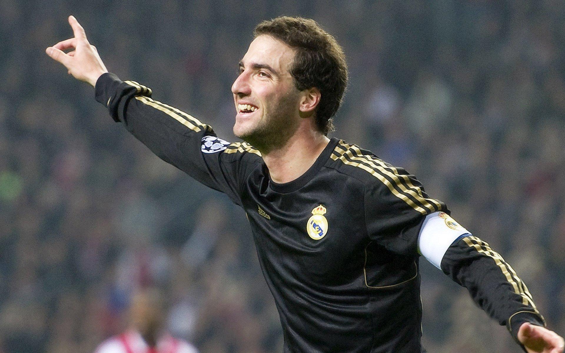 中国冰壶队世锦赛表现亮眼，新秀组合力克强敌创历史