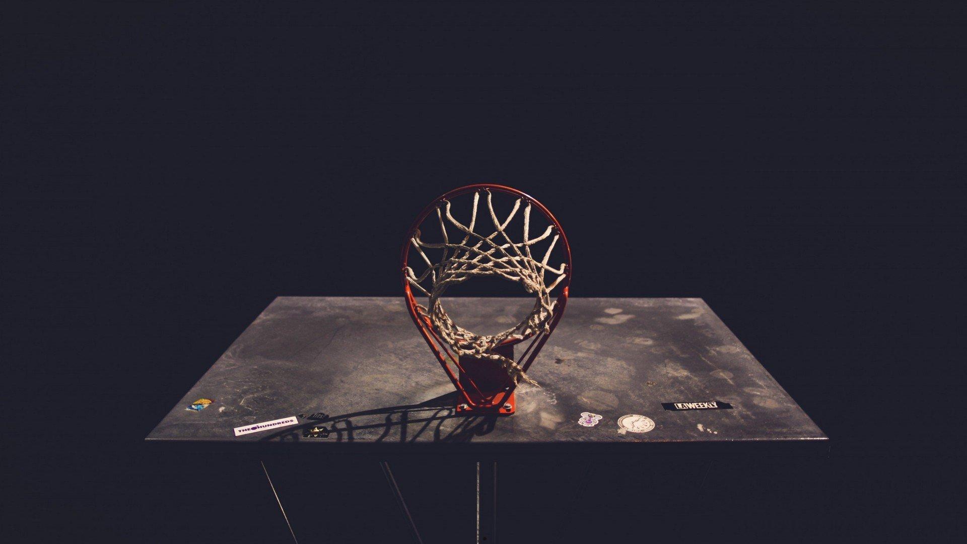 库里狂飙12记三分球 勇士大胜湖人夺赛季开门红