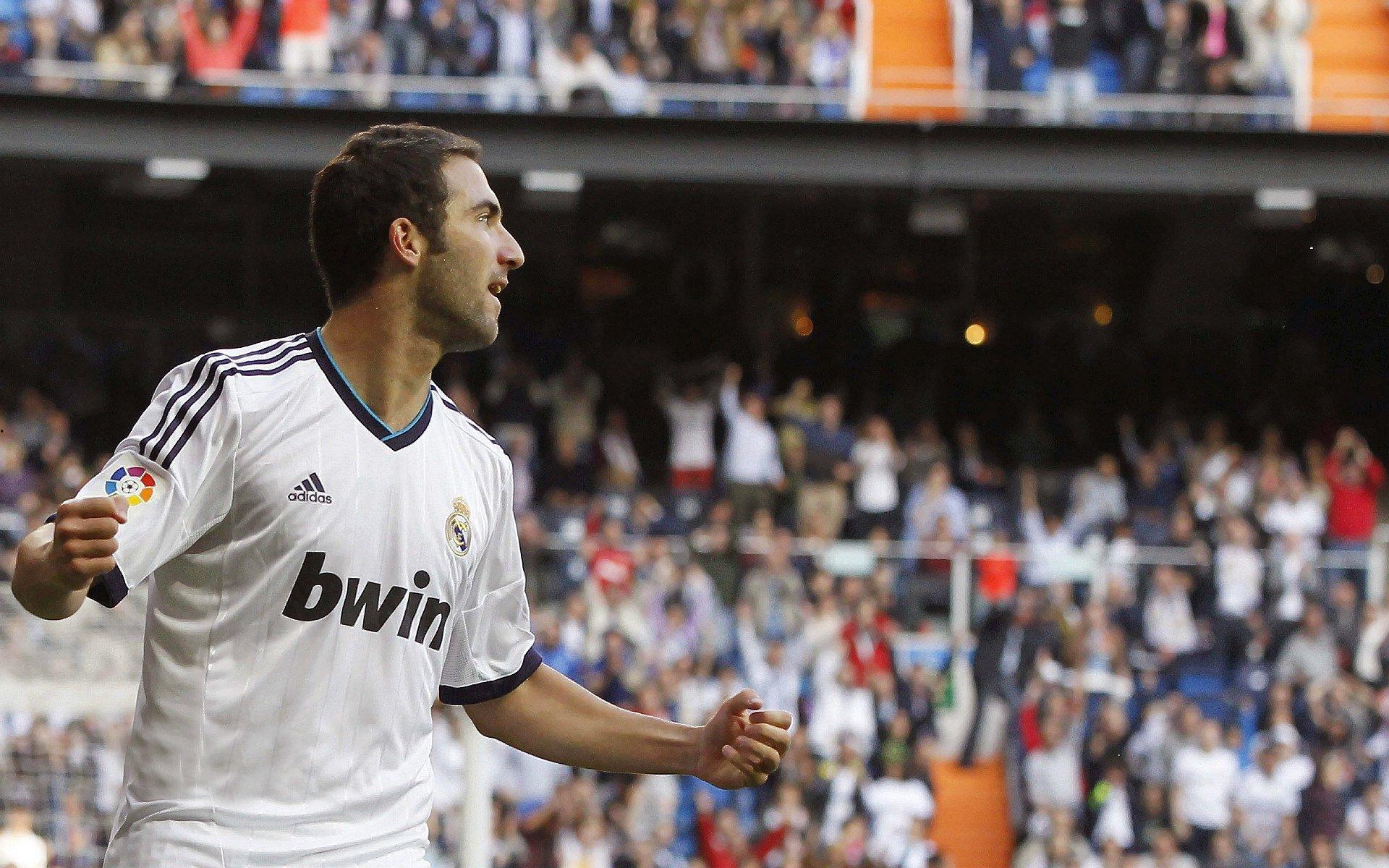 阿切尔比泪忆重生路,酗酒深渊与父亲梦境唤醒的国米铁卫