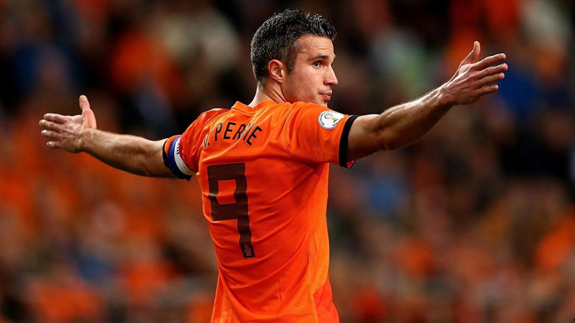 马斯坦托诺初披10号直言以为被戏弄,盛赞梅西,他是场上行走的战术教科书